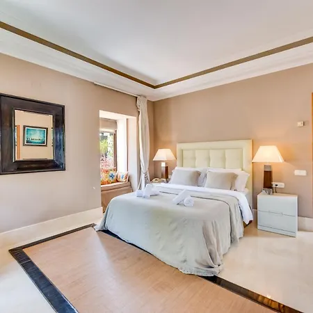 Luxurious 7 Bdrm Frontline Golf - Aloha Gardens Apartment *