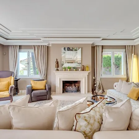 Luxurious 7 Bdrm Frontline Golf - Aloha Gardens