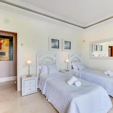 Apartment Luxurious 7 Bdrm Frontline Golf - Aloha Gardens