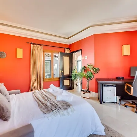Luxurious 7 Bdrm Frontline Golf - Aloha Gardens Apartment