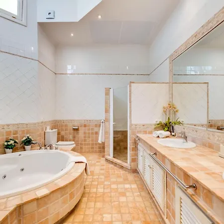 Apartment Luxurious 7 Bdrm Frontline Golf - Aloha Gardens